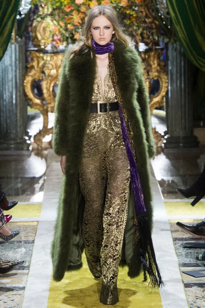 Look 57